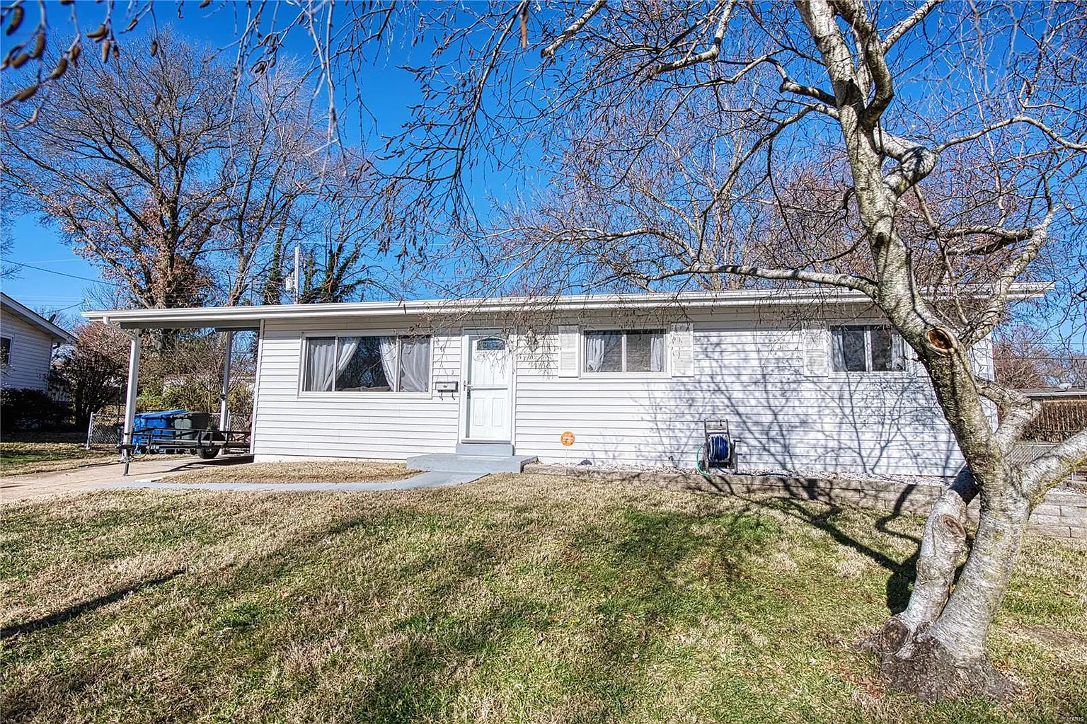 2435 Pheasant Dr photo 1
