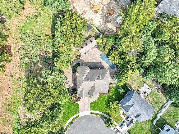 5th image of 44 Monet Dr