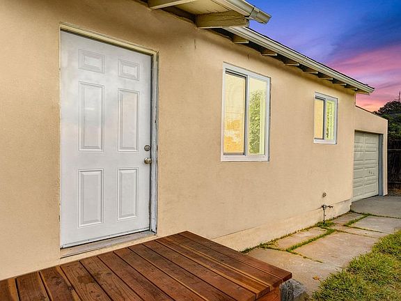 3rd image of 2627 Wah Ave