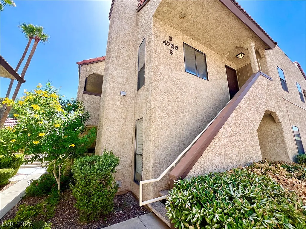 2 bed, 2.0 bath, 1073 sqft, $1,400 — Photo 2