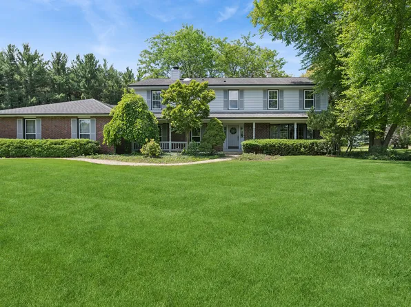 205 Whitaker Ct, Woodstock, IL 60098