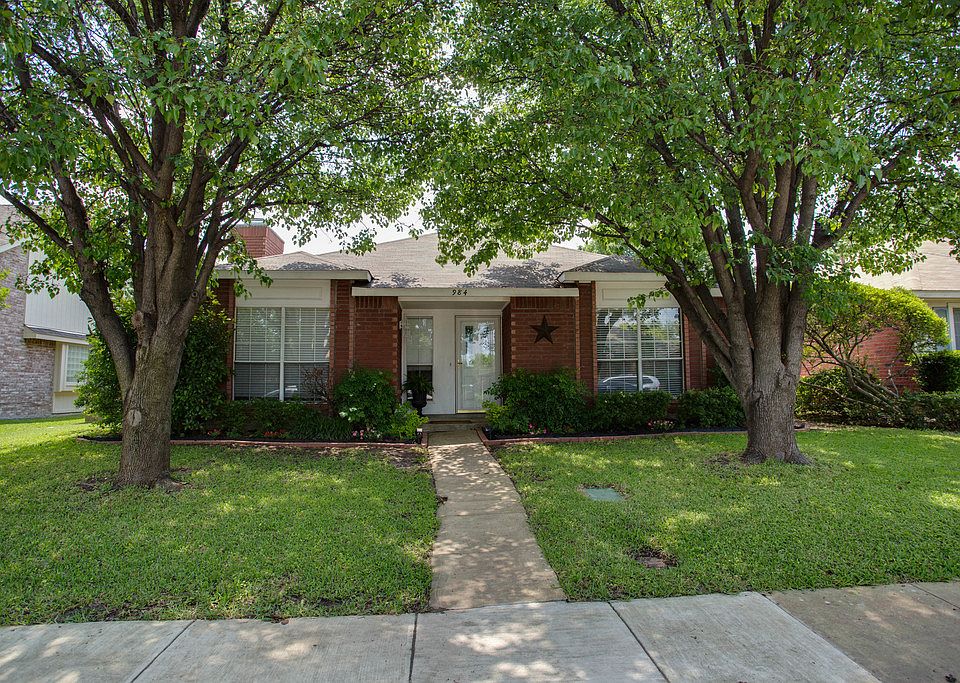 1st image of 984 Little Den Dr