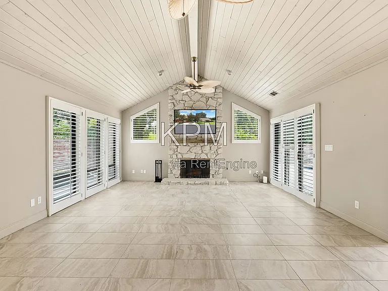 3342 Cove Cir — Photo 41