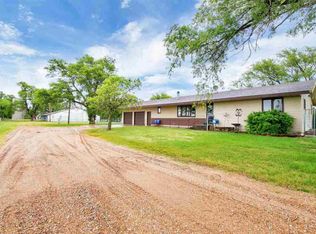9910 NE 10th St, Murdock, KS 67111