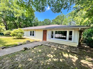 2052 Oak St #B, Signal Mountain, TN 37377