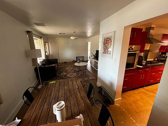 4th image of 702 W 12th Pl #1