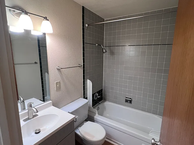 625 W 9th Ave #302 — Photo 24