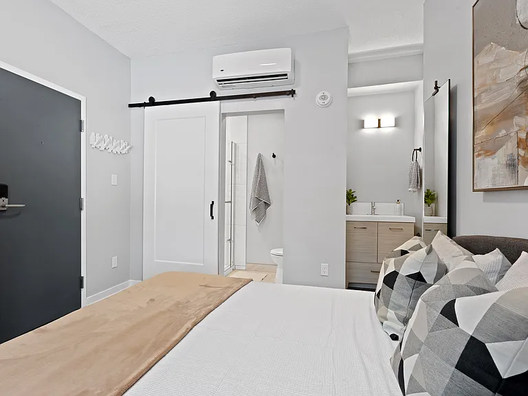 146 Osgoode St — Photo 8