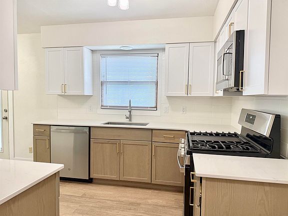 5th image of 3867 Cedar Terrace Dr