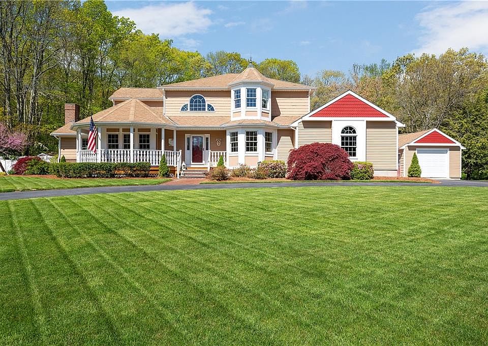 1st image of 16 Mayflower Dr