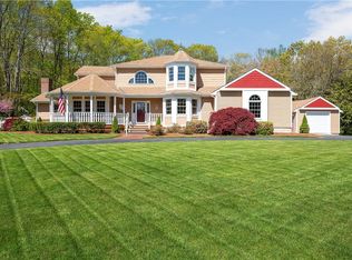 16 Mayflower Dr, Cumberland, RI 02864