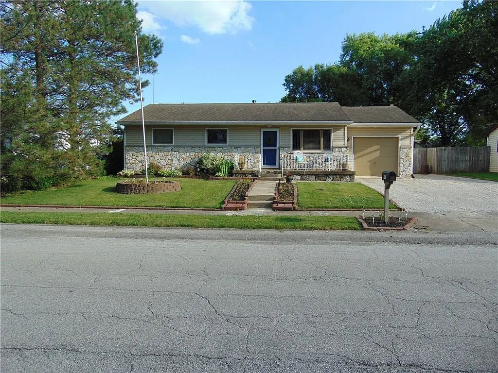 5647 W Bertha St photo 1