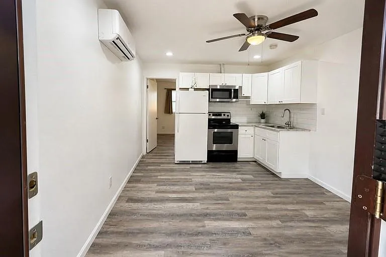 3903 Midforest Dr — Photo 3