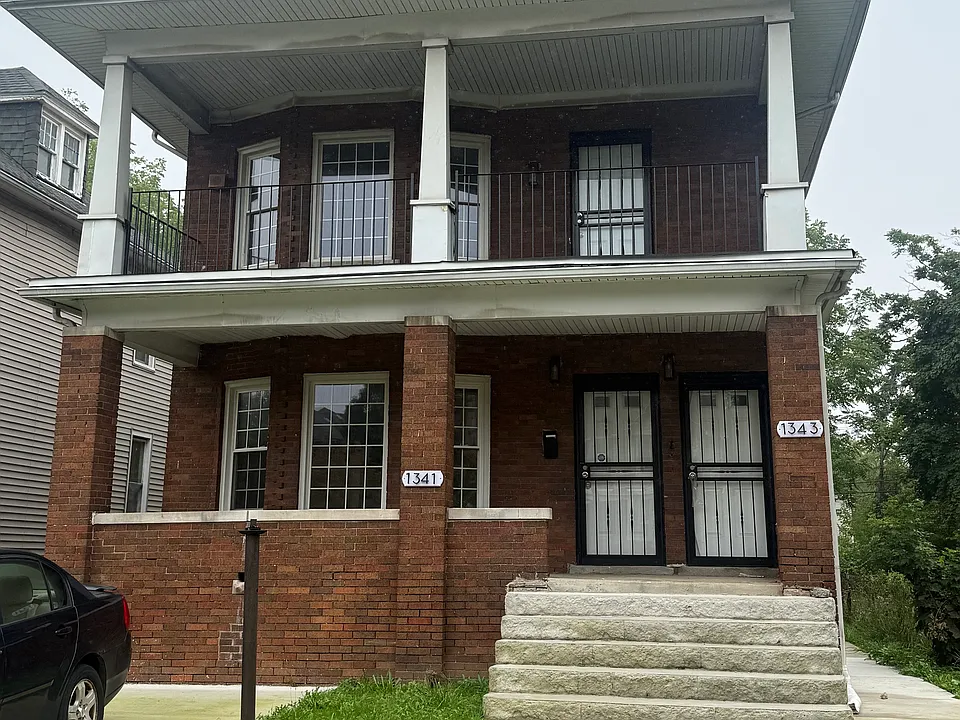 1341 Seward Ave