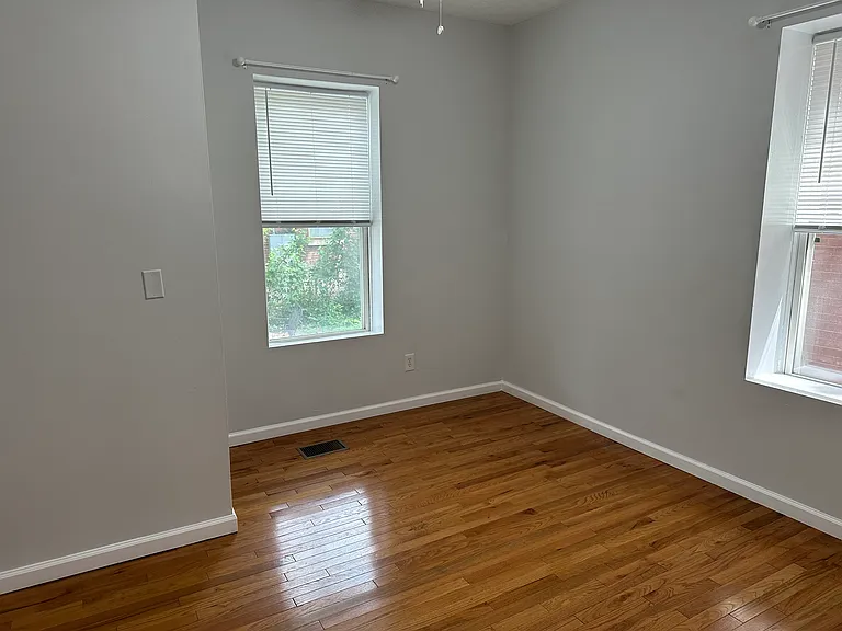 4273-4275 Russell Blvd #4273 — Photo 7