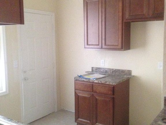3rd image of 728 S Ingraham Ave APT 2