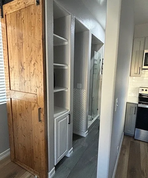 Bathroom shelves