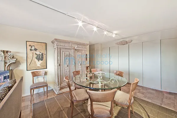 Sold by Moda Realty | media 13