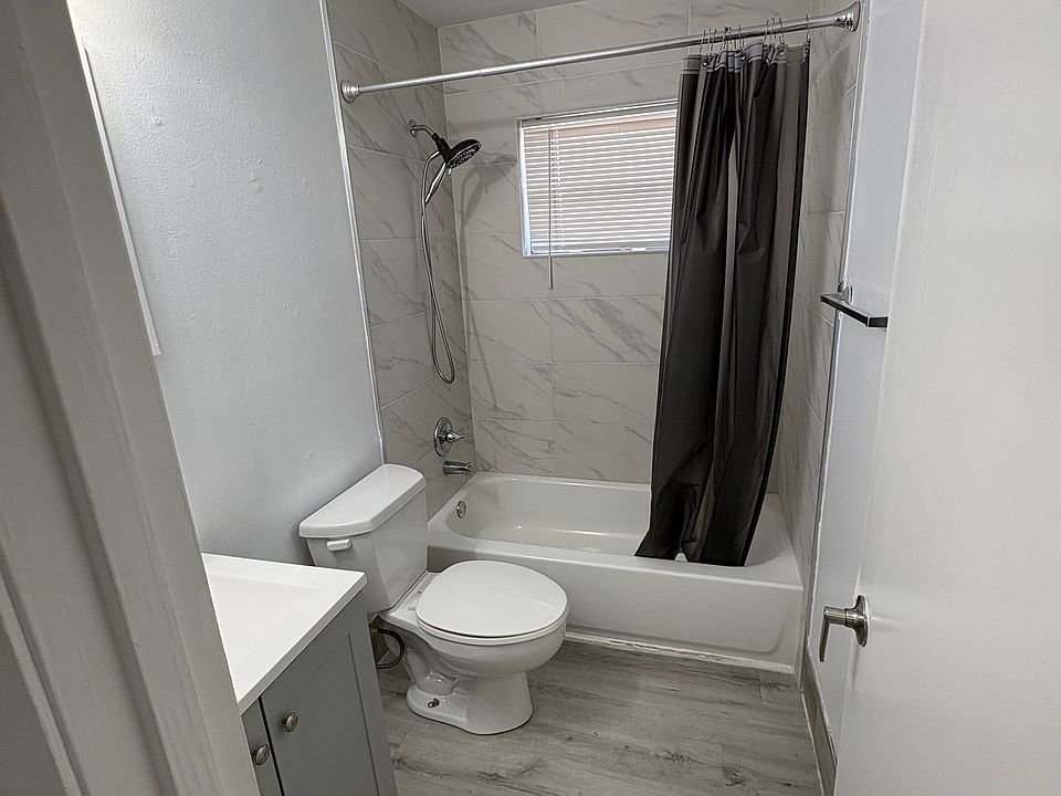 2nd image of 4566 Gulfstream Rd