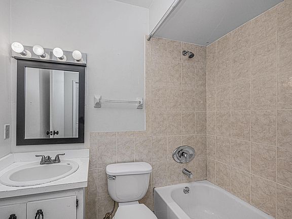 5th image of 532 NW Floresta Drive