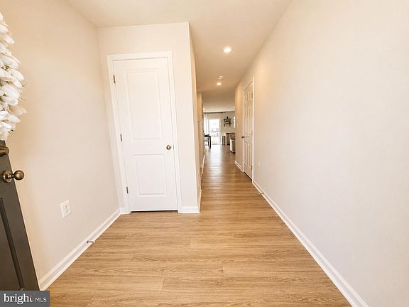 3rd image of 33 Apollo Rd