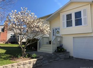 13 Hillcrest Rd, Niantic, CT 06357