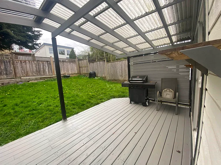 832 Habgood St — Photo 19