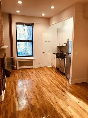 Rented by Metropolis Real Estate of Manhattan | media 32