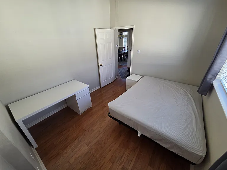 2412 Norwich Dr — Photo 3