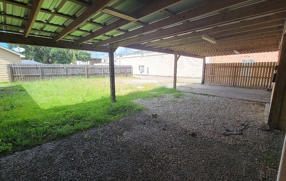 1st image of 1010 Woods Dr #3