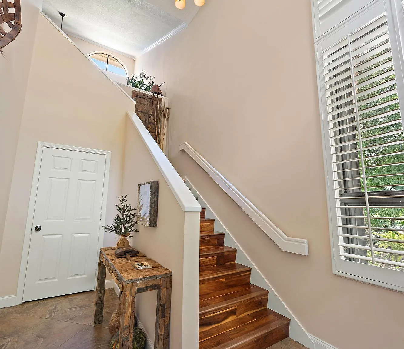 3 bed, 2.0 bath, 1839 sqft, $9,000 — Photo 3