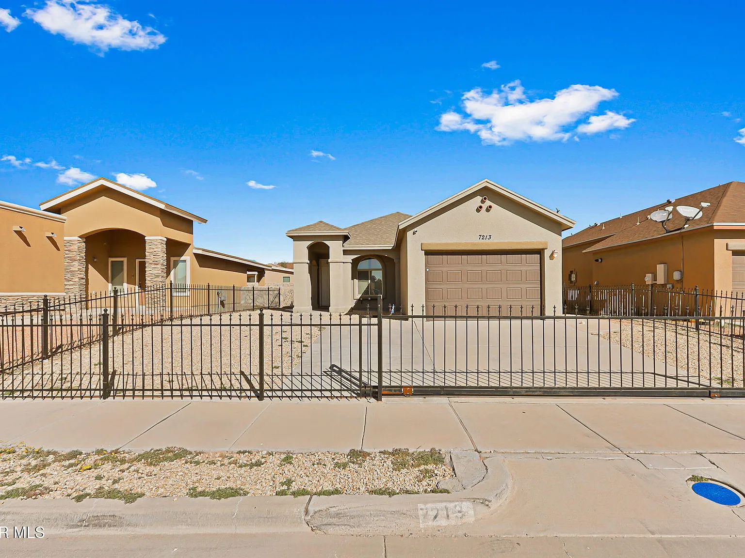 3 bed, 2.0 bath, 1058 sqft, $1,600 — Photo 2
