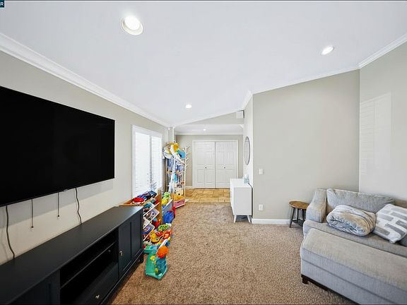 4th image of 123 Michele Ct