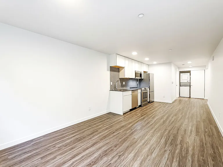 LYLA Eastlake Apartments — Photo 14
