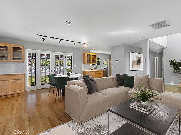 4th image of 8418 Belford Ave