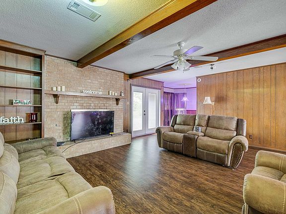 5th image of 34 W Elmwood Dr