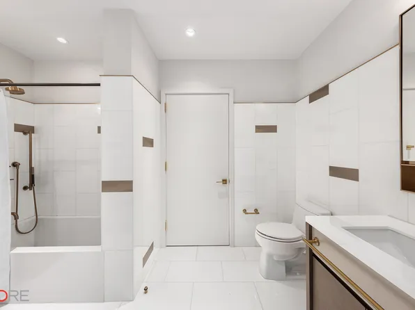 305 East 51st Street image 8 of 12