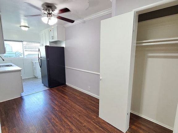 5th image of 111 N Mariposa Ave APT 10