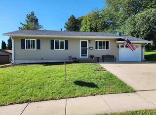 1609 Scenic View Dr, Dubuque, IA 52001