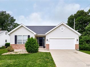 1529 N Smiley St, O'Fallon, IL 62269