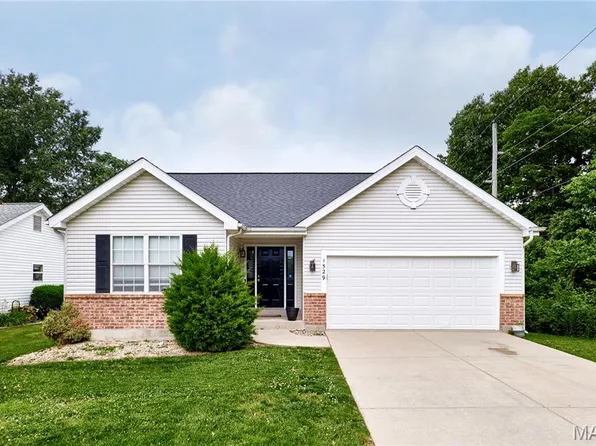 1529 N Smiley St, O'Fallon, IL 62269