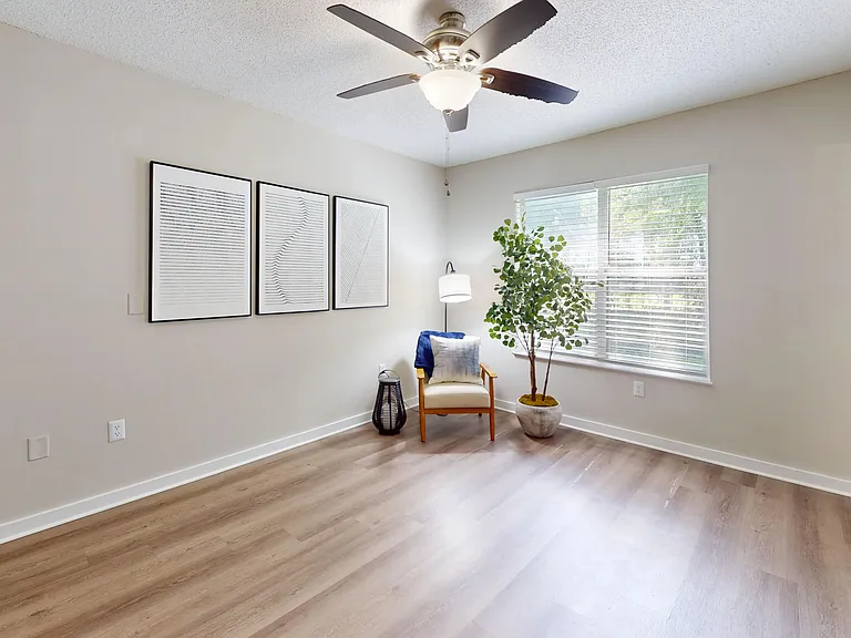 Find serenity at Lanier Landing with bedroom spaces that include adjustable privacy blinds and a lighted ceiling fan for optimal comfort.