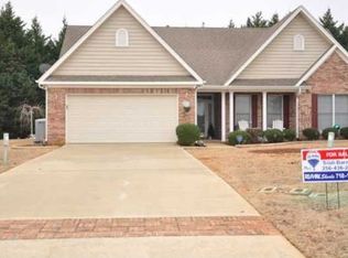 2404 Village Dr, Muscle Shoals, AL 35661