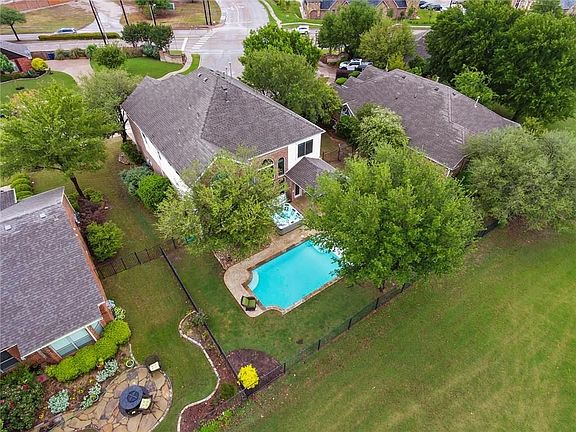3rd image of 1504 Pine Hills Ln