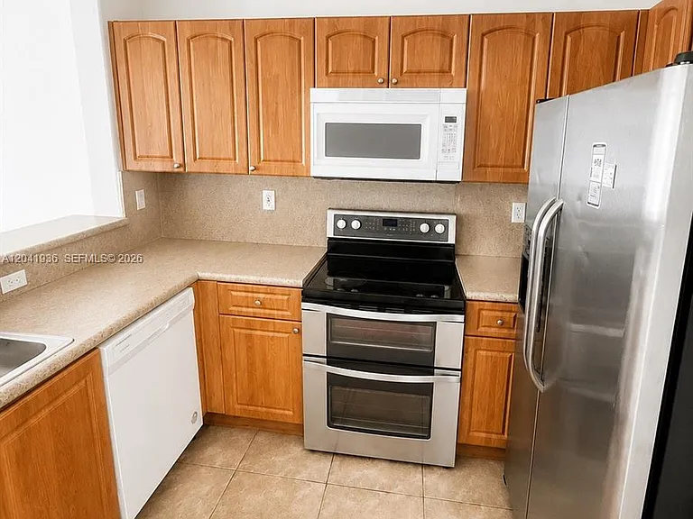 1656 SE 29th Ct #105 — Photo 2
