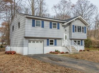 26 Tufts Trl, Hopatcong, NJ 07843