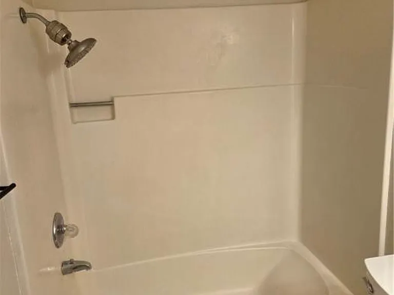 806 Alynn Way #B — Photo 9