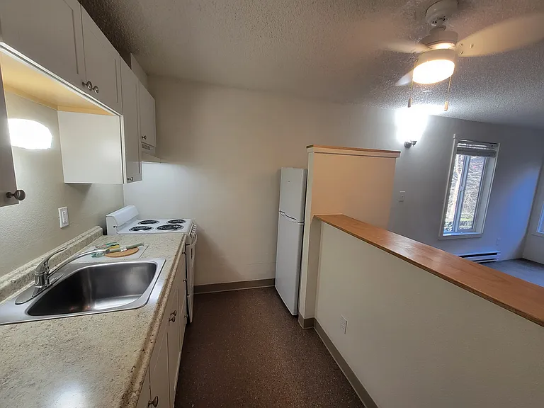 Nob Hill Apartments — Photo 11