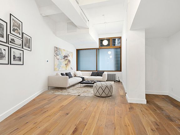 3rd image of 147 W 22nd St