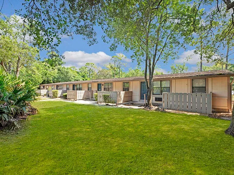 Oak Shade Apartments — Photo 15